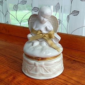Angelic Dreams Bath Salt Angel / Trinket Box